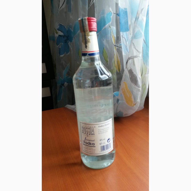 Фото 2. Бутылка Rossia Vodka 1 л 90-х годов для коллекции