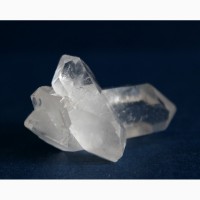 Сросток двухголовых кристаллов горного хрусталя