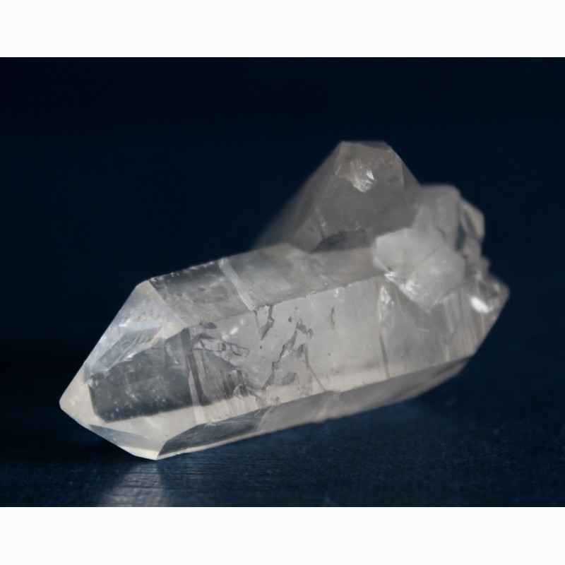 Фото 5. Сросток двухголовых кристаллов горного хрусталя