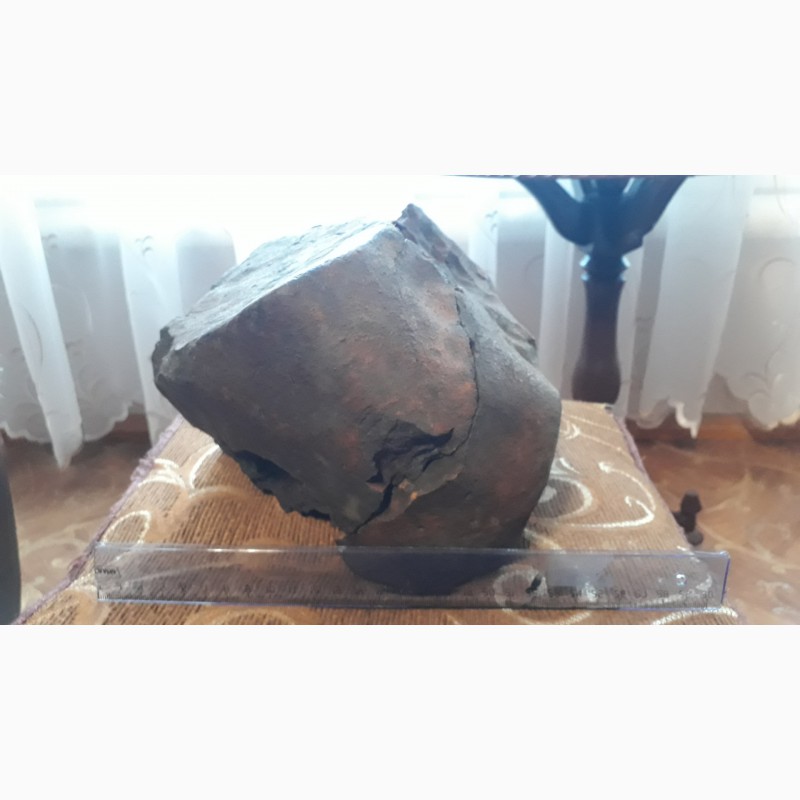 Фото 2. Метеорит каменный