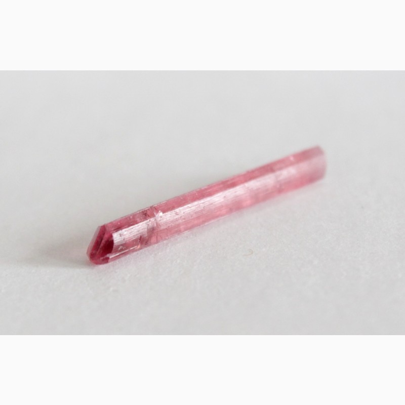 Фото 4. Турмалин розовый, двухголовый кристалл
