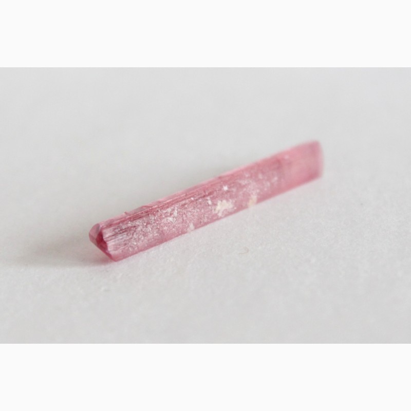 Фото 6. Турмалин розовый, двухголовый кристалл