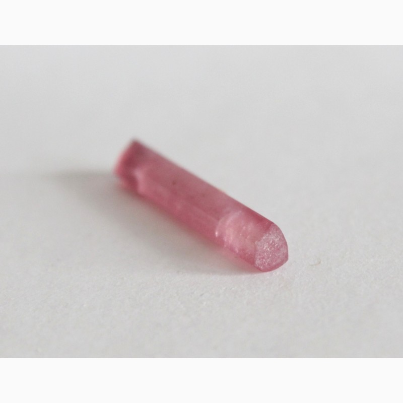 Фото 7. Турмалин розовый, двухголовый кристалл