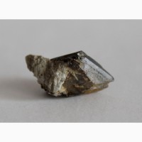 Титанит (сфен), двойниковый кристалл