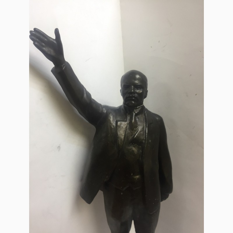 Фото 2. Скульптура из силумина В.И. Ленин (в полный рост). СССР