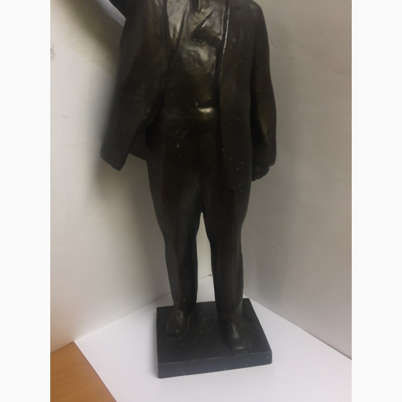 Фото 3. Скульптура из силумина В.И. Ленин (в полный рост). СССР