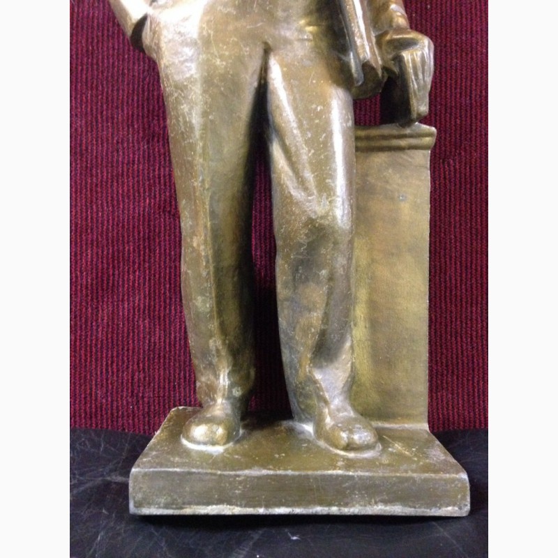 Фото 2. Скульптура в полный рост В.И. Ленина из силумина. СССР
