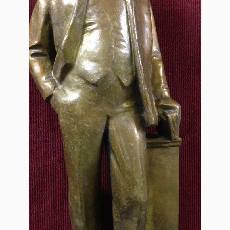 Фото 3. Скульптура в полный рост В.И. Ленина из силумина. СССР