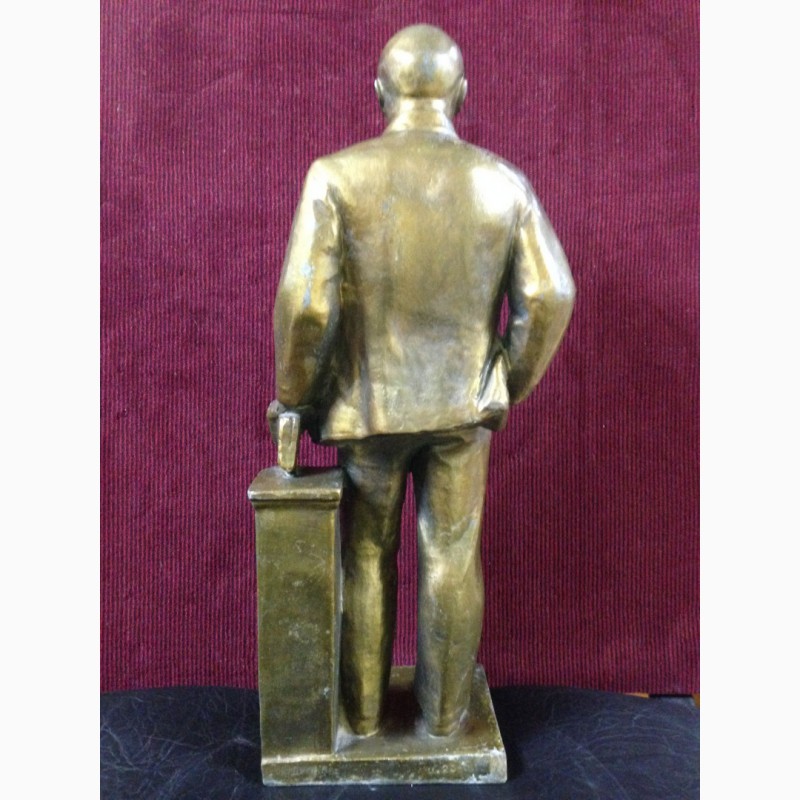 Фото 9. Скульптура в полный рост В.И. Ленина из силумина. СССР