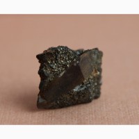 Сросток кристаллов титанита, анатаз (?) на хлоритовом сланце