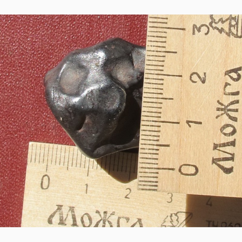 Фото 5. Железный метеорит Сихотэ-Алинь, 62 грамма, магнитится