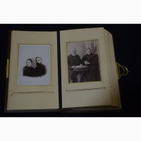 Старинный фотоальбом с фотографиями