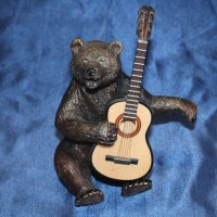 Подарок для настоящих ценителей искусства Медведь с гитарой