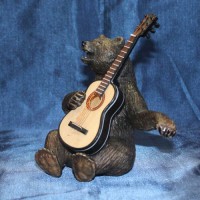 Подарок для настоящих ценителей искусства Медведь с гитарой