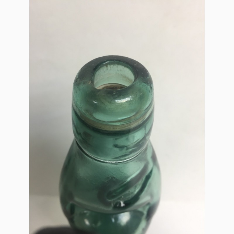 Фото 2. Стеклянная бутылка с металлическим шариком (дозатор) Западная Европа, начало 20-го века