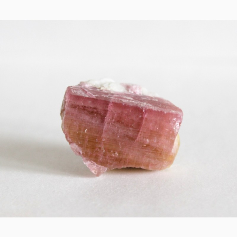 Фото 5. Фрагмент кристалла розово-зеленого турмалина