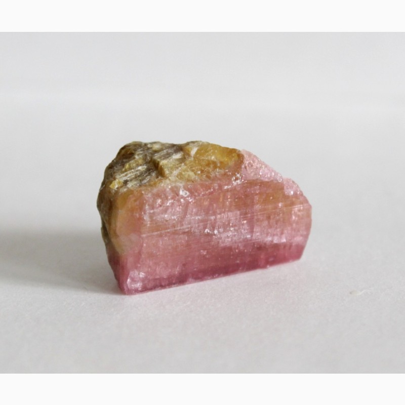 Фото 6. Фрагмент кристалла розово-зеленого турмалина