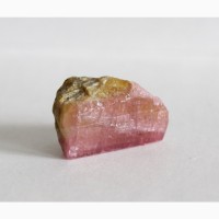 Фрагмент кристалла розово-зеленого турмалина