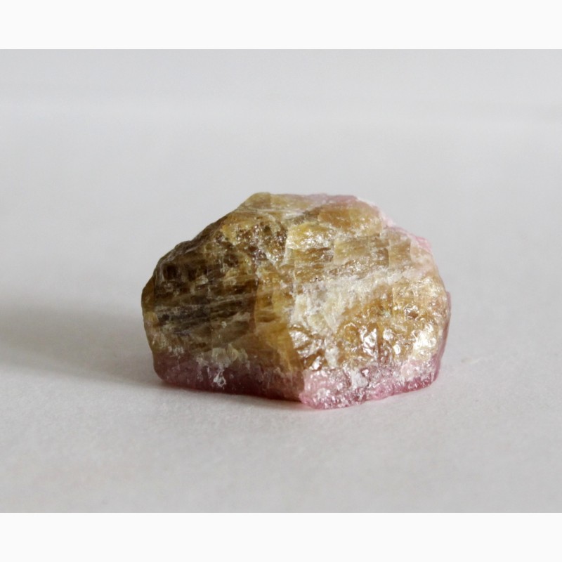 Фото 9. Фрагмент кристалла розово-зеленого турмалина