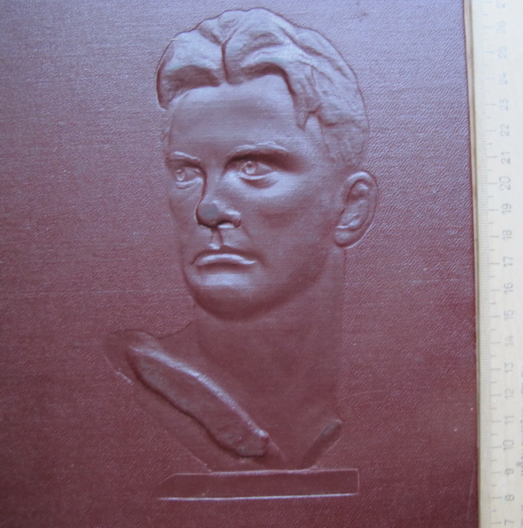 Фото 2. Книга Маяковский в портретах, иллюстрациях, документах, 1956 год