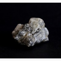 Фенакит, несколько цельных кристаллов в слюдите