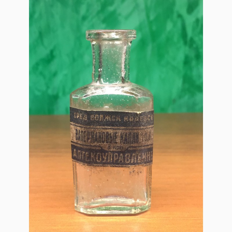 Антикварная зеленая аптечная бутылочка зсугк 1853 года. Бутыль аптечная. Бутылка аптека. Бутылка в Руси это. Бутылочки аптека купить
