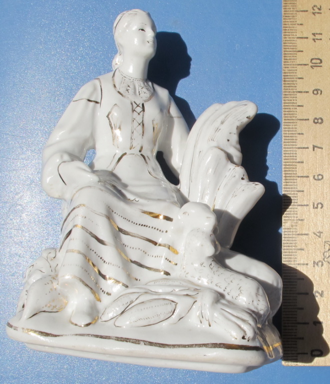 Фарфоровая статуэтка Девушка символ ВДНХ, 1950 годы