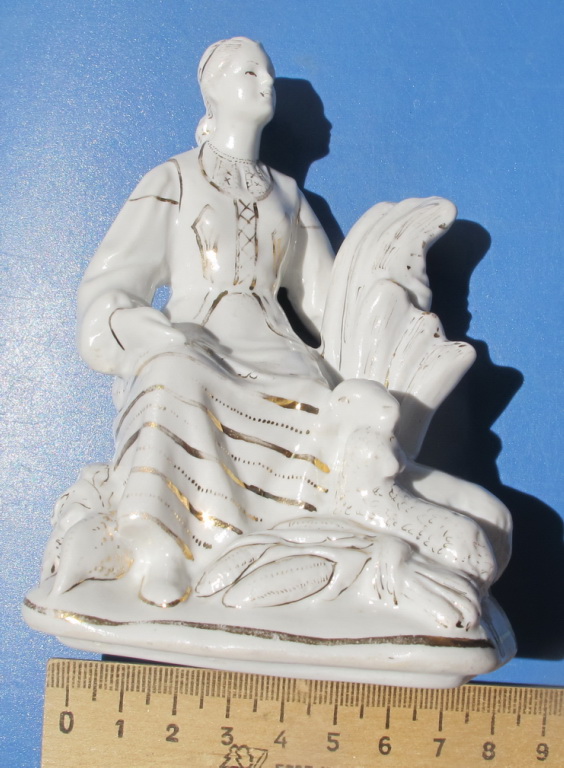 Фото 4. Фарфоровая статуэтка Девушка символ ВДНХ, 1950 годы