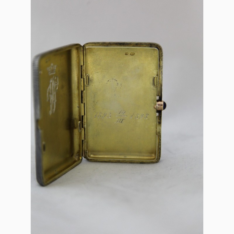 Фото 10. Продается Серебреный портсигар с бриллиантом 0, 12ct и сапфиром. Петербург 1880-1890 гг