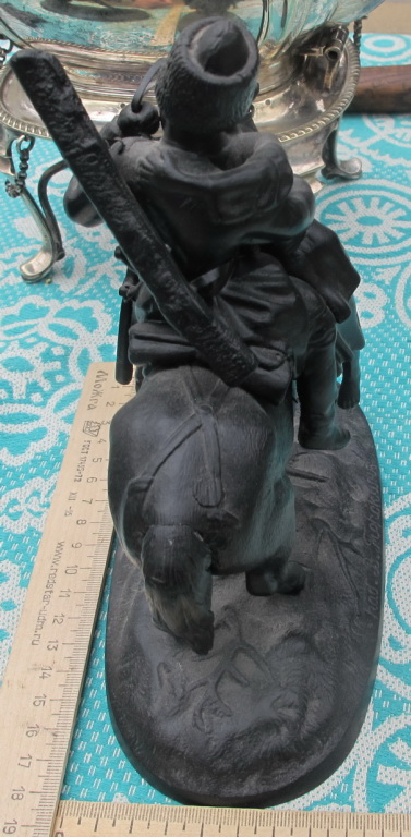 Фото 6. Чугунная статуэтка Прощание казака с казачкой, Касли, 1958 год