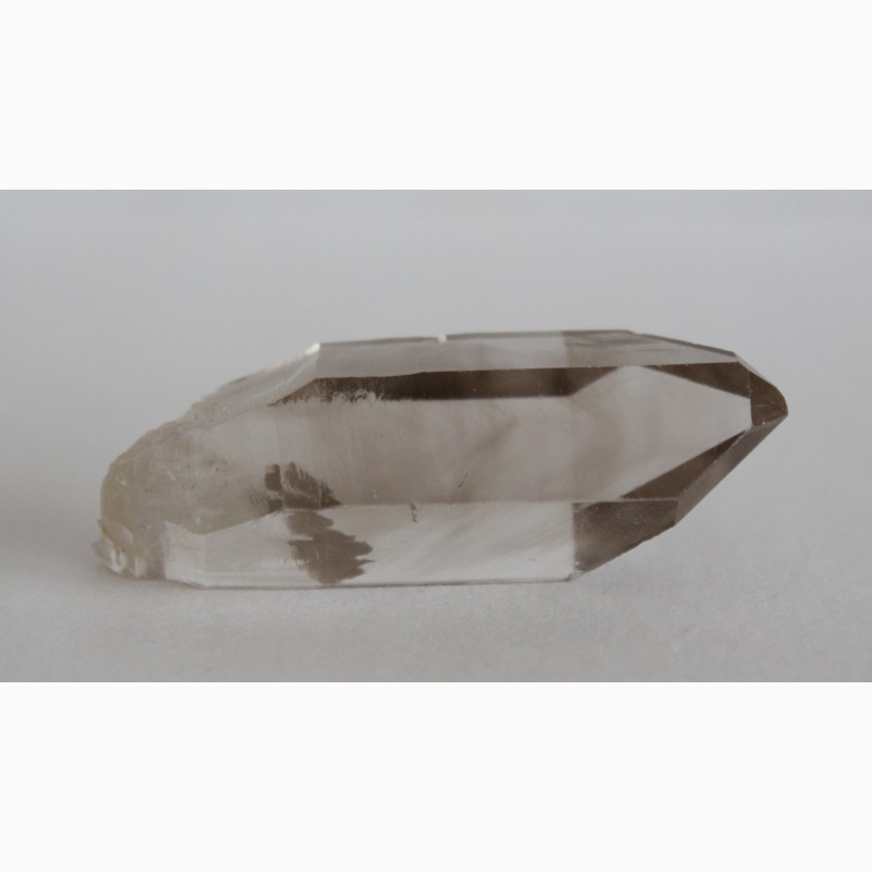 Фото 10. Дымчатый кварц, прозрачный двухголовый кристалл
