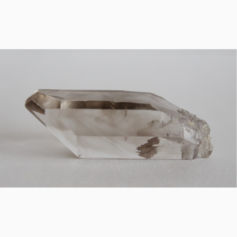 Фото 3. Дымчатый кварц, прозрачный двухголовый кристалл
