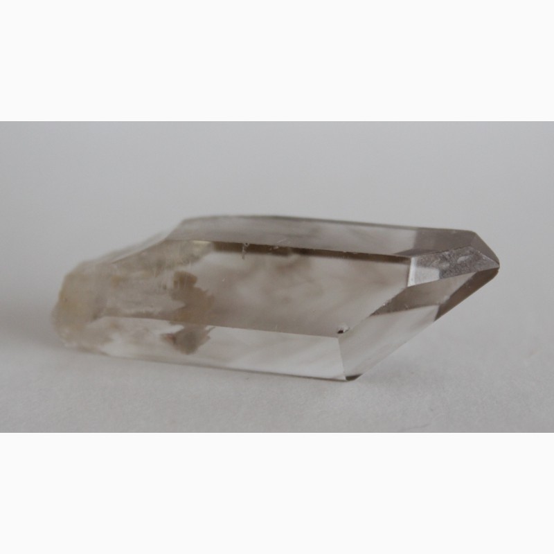 Фото 5. Дымчатый кварц, прозрачный двухголовый кристалл