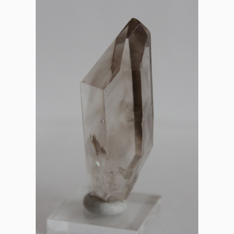 Фото 7. Дымчатый кварц, прозрачный двухголовый кристалл