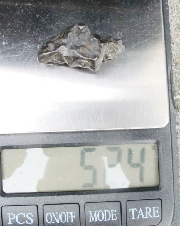Метеорит железный, магнитится, вес 52 гр