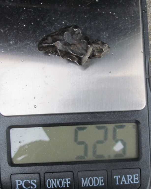 Фото 2. Метеорит железный, магнитится, вес 52 гр