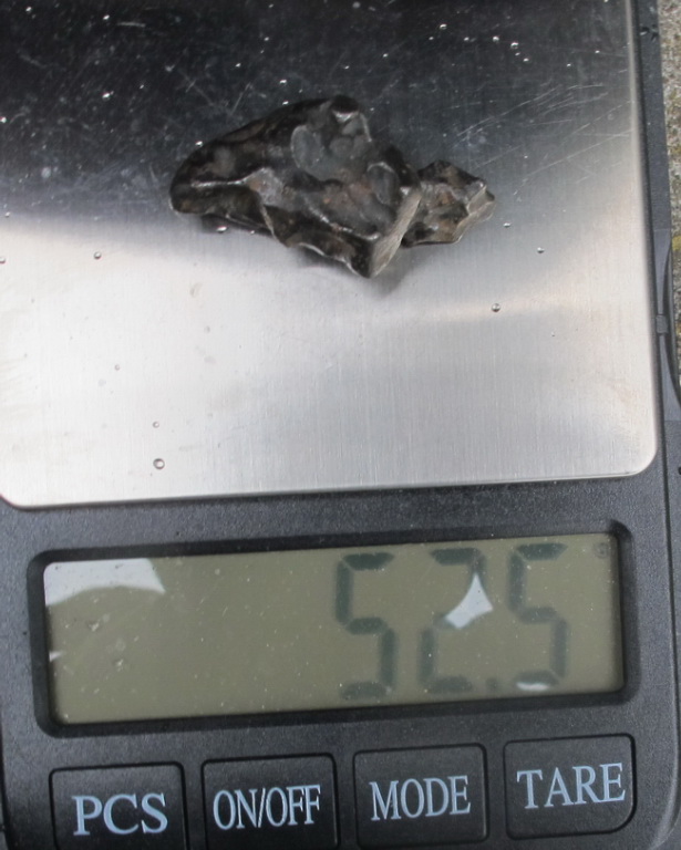 Фото 3. Метеорит железный, магнитится, вес 52 гр