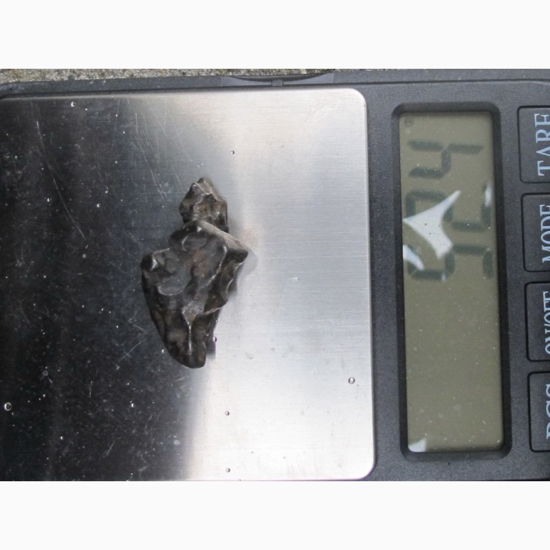 Фото 4. Метеорит железный, магнитится, вес 52 гр