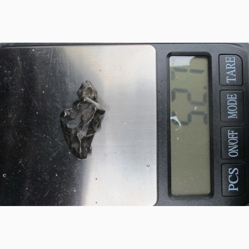 Фото 6. Метеорит железный, магнитится, вес 52 гр