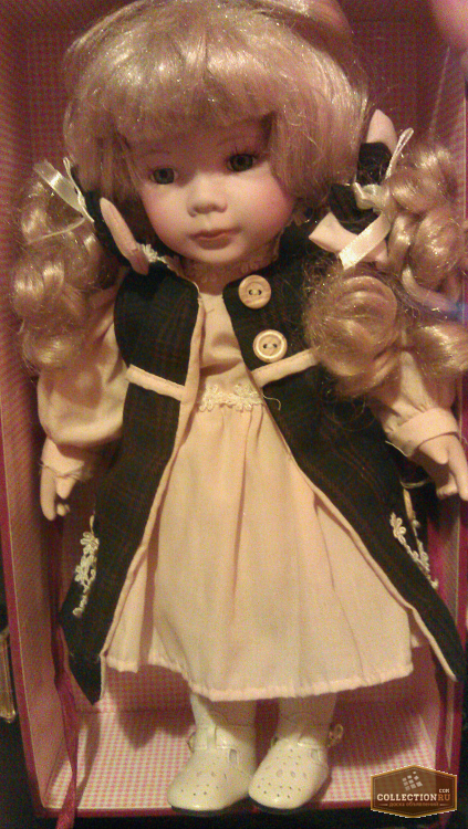 Фото 3. Фарфоровая кукла с гардеробной и 2мя комплектами одежды - Leonardo Collection, Москва
