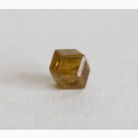 Топазолит, превосходно сформированный кристалл