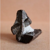 Сложный сросток кристаллов ставролита