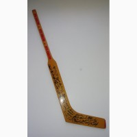 Продам хоккейную сувенирную клюшку вратаря с автографами хоккеистов. 1975 г. Москва