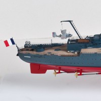 Продам модель французского линкора Дюнкерк в масштабе 1/350