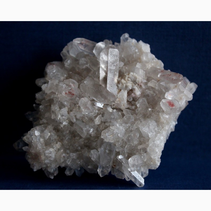 Фото 2. Друза кристаллов кварца с гематитом