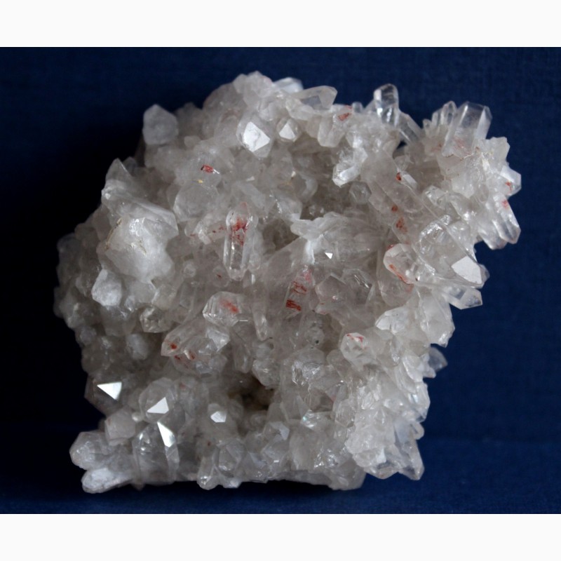 Фото 4. Друза кристаллов кварца с гематитом