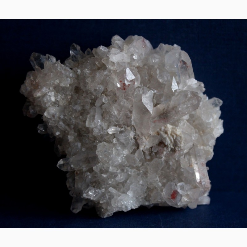 Фото 5. Друза кристаллов кварца с гематитом
