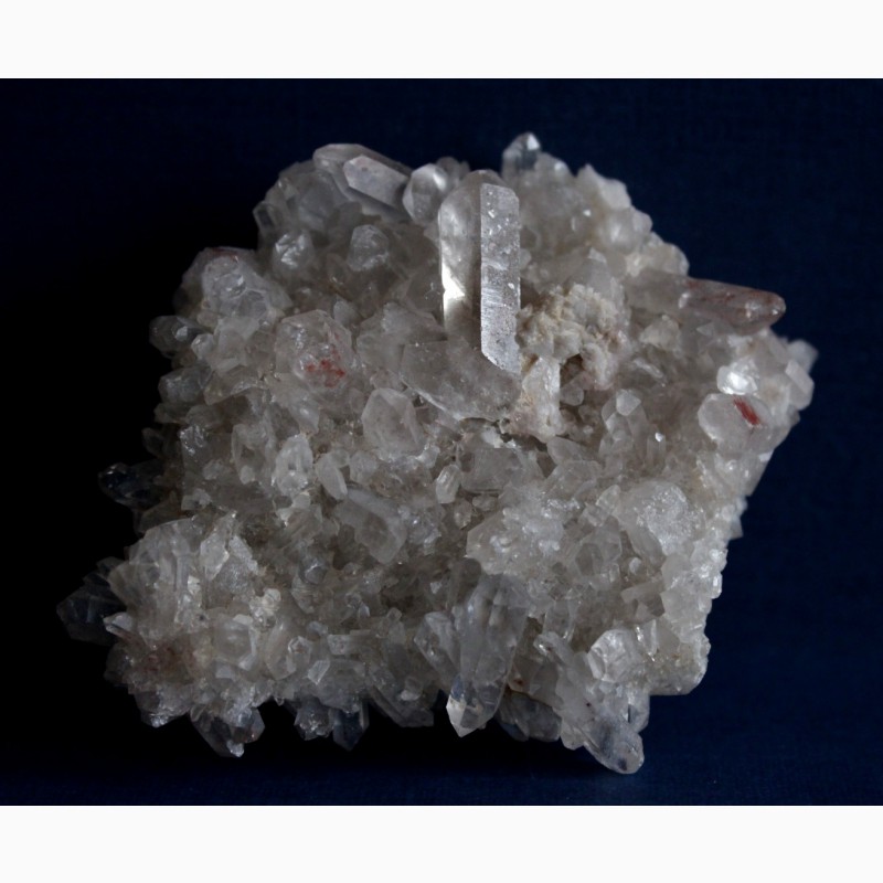 Фото 6. Друза кристаллов кварца с гематитом