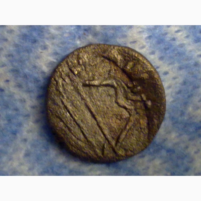 Фото 3. Монета древнего города Херсонес, лук и стрелы, Крым