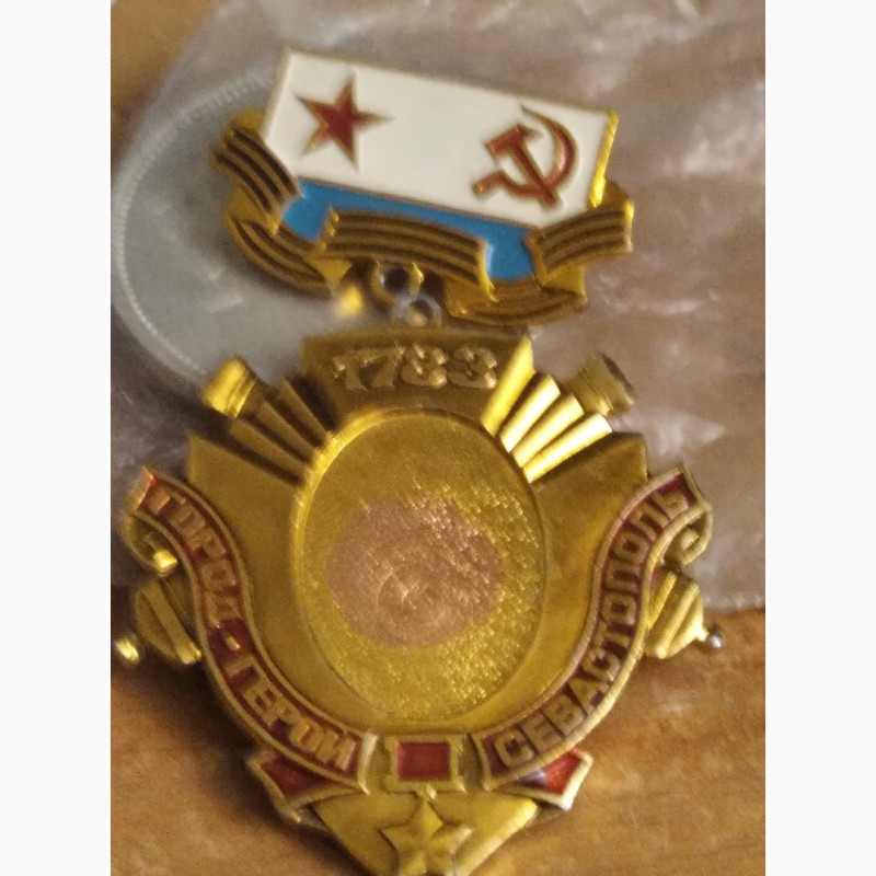 Фото 4. Продам юбилейные значки СССР. Города герои